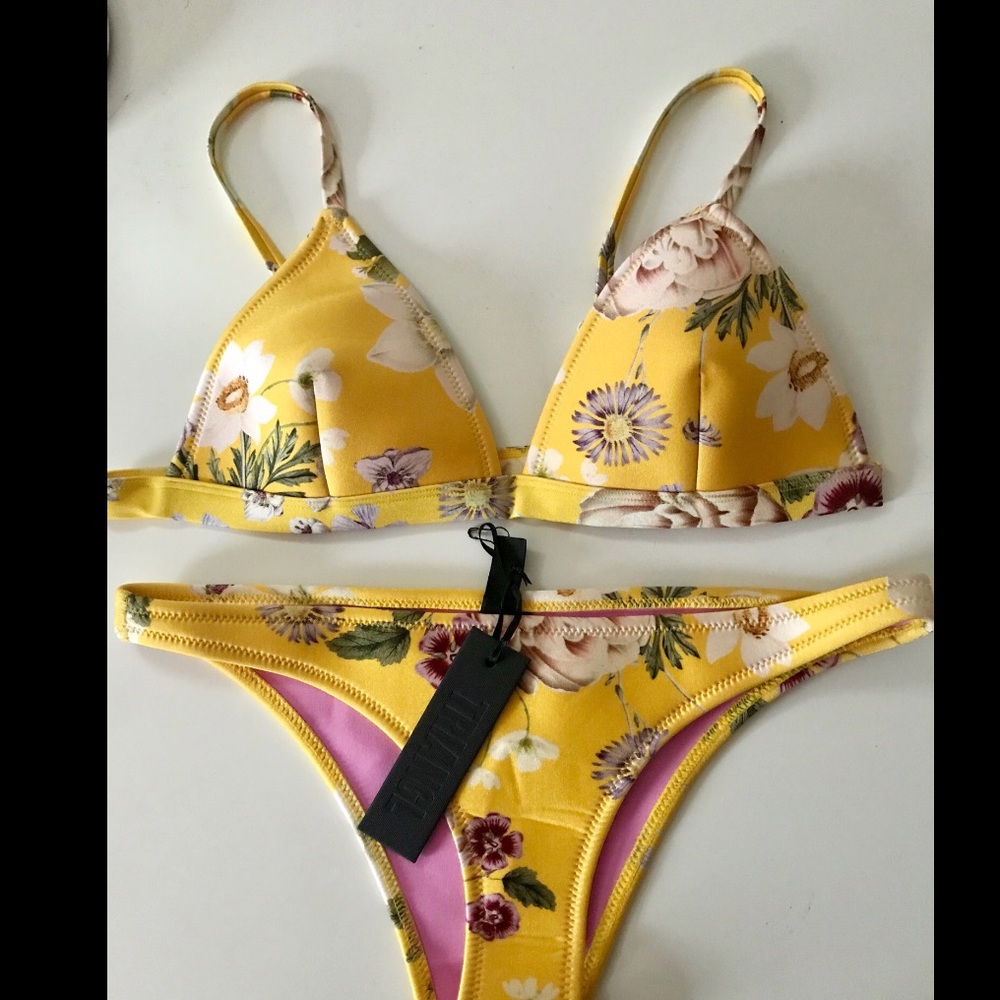NWT Traingl Delilah floral bikini